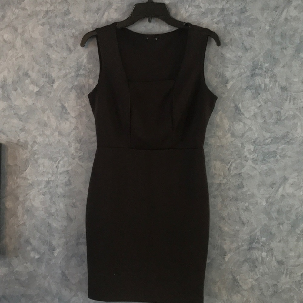 Black sleeveless dress.